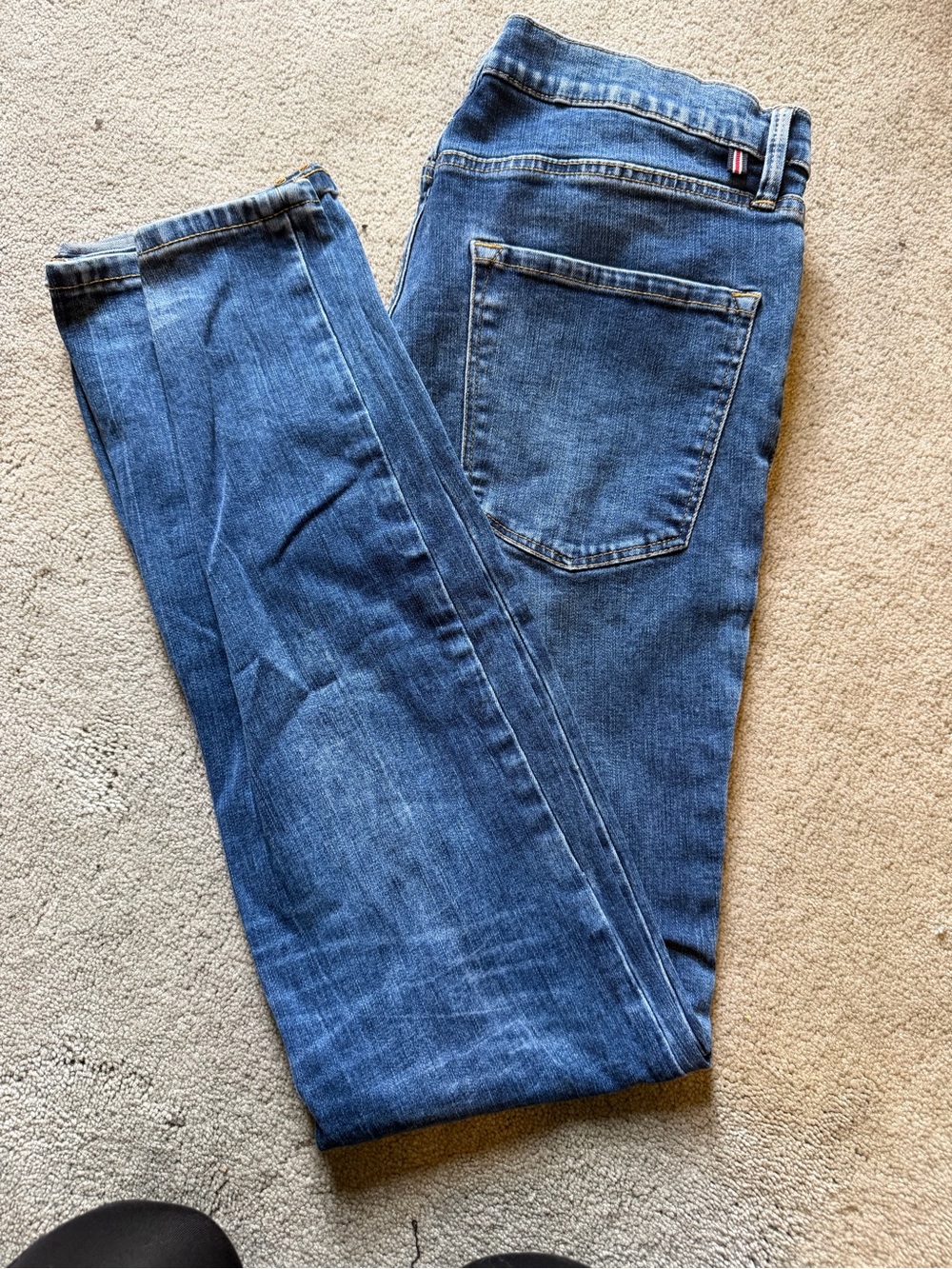 Tommy Hilfiger Women's Straight Jeans in Medium Blue